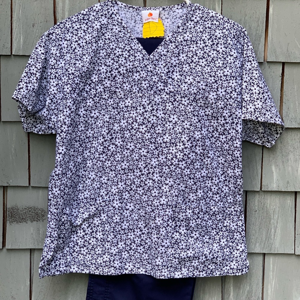 Scrub set